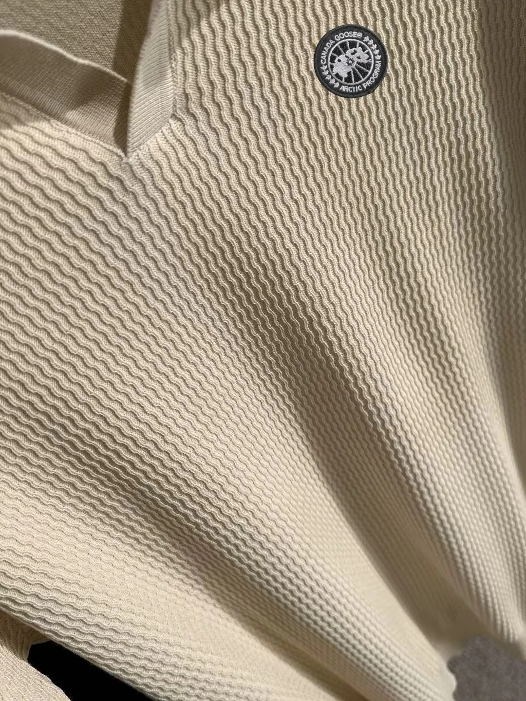 Next day shipment P300 High quality Big Goose 2025 new summer men's lapel short-sleeved knitted fabric Made of combed cotton yarn knitted cotton fabric, pure cotton high-weight special yarn, it feels full of weight when weighed, and the upper body is more textured than ordinary knitted fabrics. This texture can cope with the weather. Perfectly produced stitch by stitch according to the original version! Show nobility. Sizes: M to 3XL